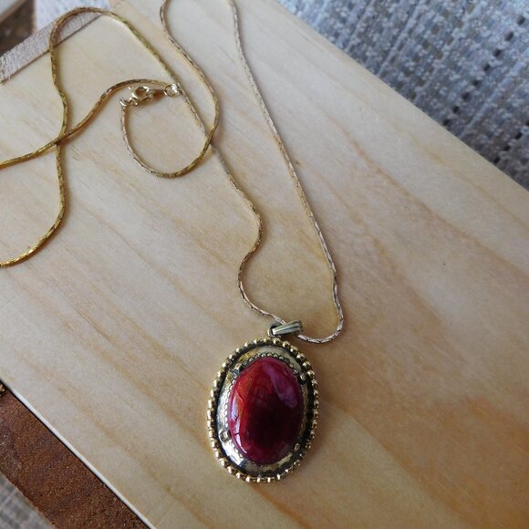 Ladies Stunning Red Stone Pendant Necklace - Picture 3 of 4